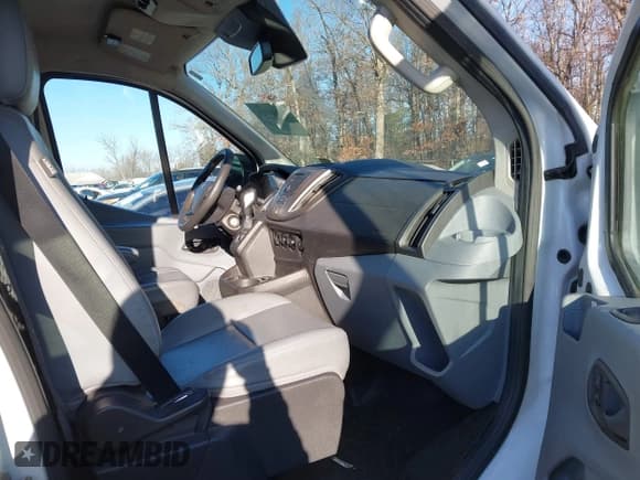 ✅ 2016 Ford Transit Cargo • VIN: 1FTYR2ZM8GKB56117 • Lot: 41505969. Wystawiony na IAAI z przebiegiem 362 103 mil. Bezpłatny archiwum sprzedaży aukcyjnych z USA i szczegółowy raport historii pojazdu na DreamBid. Zdjęcie 5.