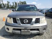 ✅ 2008 Nissan Frontier LE • VIN: 1N6AD07W38C444001 • Lot: 67948955. Wystawiony na Copart z przebiegiem 108 603 mil. Bezpłatny archiwum sprzedaży aukcyjnych z USA i szczegółowy raport historii pojazdu na DreamBid. Zdjęcie 5.