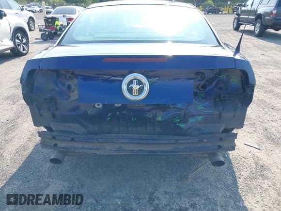 ✅ 2011 Ford Mustang V6 • VIN: 1ZVBP8AM9B5138207 • Lot: 42565744. Listed on IAAI with 154,151 mi. Free auction sales archive from the USA and detailed vehicle history report at DreamBid. Image 6.