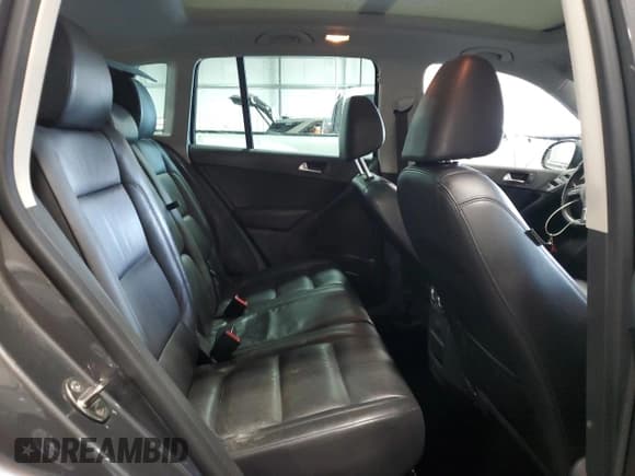 ✅ 2016 Volkswagen Tiguan SEL • VIN: WVGBV7AX4GW523880 • Lot: 84450275. Wystawiony na Copart z przebiegiem 118 560 mil. Bezpłatny archiwum sprzedaży aukcyjnych z USA i szczegółowy raport historii pojazdu na DreamBid. Zdjęcie 11.