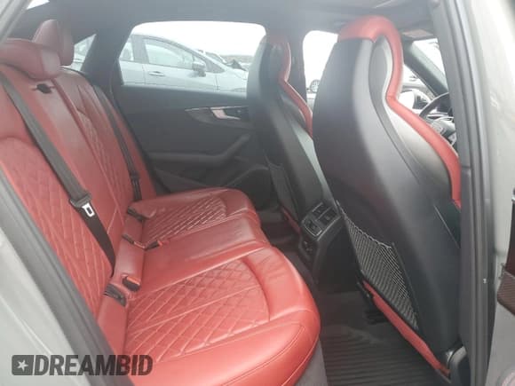 ✅ 2022 Audi S4 Premium Plus • VIN: WAUB4AF49NA033350 • Лот: 85064974. Опубликован ранее на Copart с пробегом 45 046 миль. Бесплатный доступ к архиву аукционных продаж из США и подробный отчёт об истории автомобиля на DreamBid. Изображение 10.