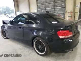 ✅ 2012 BMW 1 Series 128i • VIN: WBAUP7C59CVP22603 • Lot: 70217864. Wystawiony na Copart z przebiegiem Nie podano. Bezpłatny archiwum sprzedaży aukcyjnych z USA i szczegółowy raport historii pojazdu na DreamBid. Zdjęcie 2.