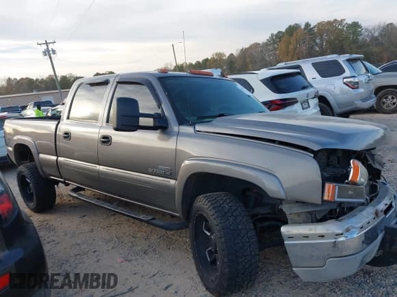 ✅ 2006 Chevrolet Silverado 2500HD LT3 • VIN: 1GCHK23D36F213635 • Lot: 43737426. Wystawiony na IAAI z przebiegiem 302 249 mil. Bezpłatny archiwum sprzedaży aukcyjnych z USA i szczegółowy raport historii pojazdu na DreamBid. Zdjęcie 13.