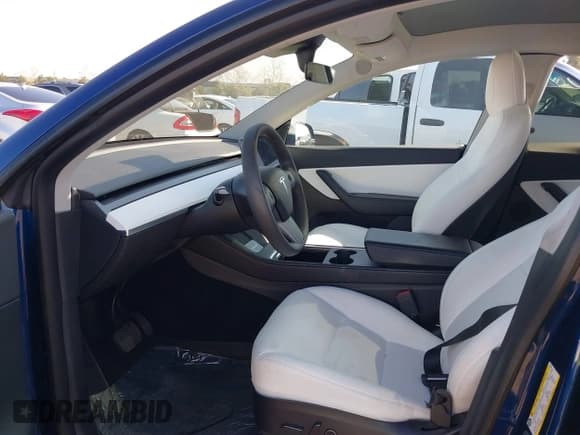 ✅ 2022 Tesla Model Y Long Range • VIN: 7SAYGDEE7NF312239 • Lot: 41633712. Wystawiony na IAAI z przebiegiem Nie podano. Bezpłatny archiwum sprzedaży aukcyjnych z USA i szczegółowy raport historii pojazdu na DreamBid. Zdjęcie 5.