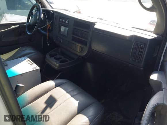 ✅ 2008 Chevrolet Express Cargo • VIN: 1GCGG25C281173498 • Лот: 43483154. Опубликован ранее на IAAI с пробегом 232 434 миль. Бесплатный доступ к архиву аукционных продаж из США и подробный отчёт об истории автомобиля на DreamBid. Изображение 5.