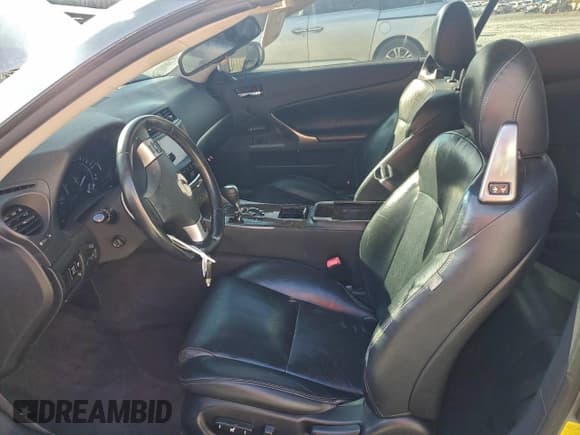 ✅ 2012 Lexus IS 250 C • VIN: JTHFF2C23C2526678 • Lot: 94549365. Wystawiony na Copart z przebiegiem 155 163 mil. Bezpłatny archiwum sprzedaży aukcyjnych z USA i szczegółowy raport historii pojazdu na DreamBid. Zdjęcie 7.