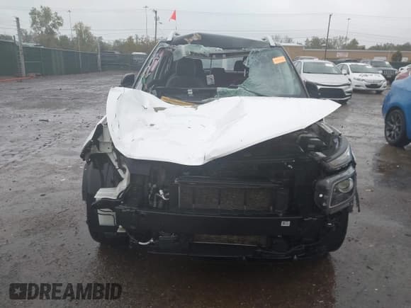 ✅ 2022 Hyundai Venue SEL • VIN: KMHRC8A3XNU139361 • Lot: 43370989. Listed on IAAI with 140,835 mi. Free auction sales archive from the USA and detailed vehicle history report at DreamBid. Image 12.
