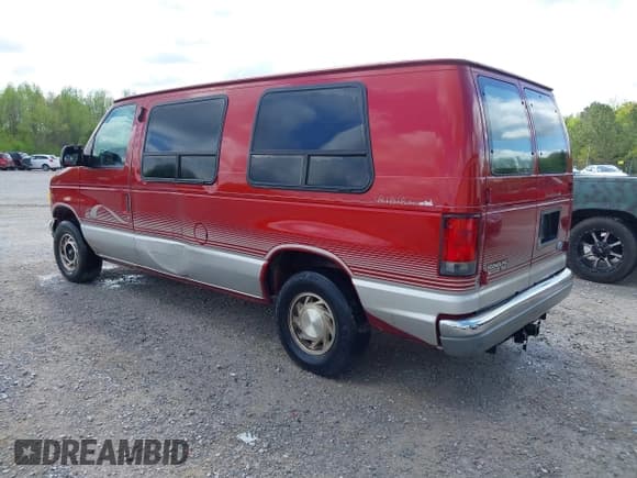✅ 1997 Ford Econoline Commercial • VIN: 1FDEE14L9VHB61839 • Lot: 42016200. Wystawiony na IAAI z przebiegiem 236 026 mil. Bezpłatny archiwum sprzedaży aukcyjnych z USA i szczegółowy raport historii pojazdu na DreamBid. Zdjęcie 3.