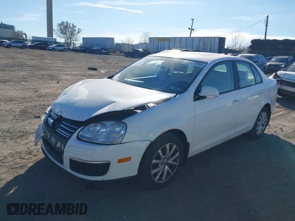 ✅ 2010 Volkswagen Jetta SE • VIN: 3VWRZ7AJ1AM162230 • Lot: 43742158. Listed on IAAI with 99,177 mi. Free auction sales archive from the USA and detailed vehicle history report at DreamBid. Image 17.