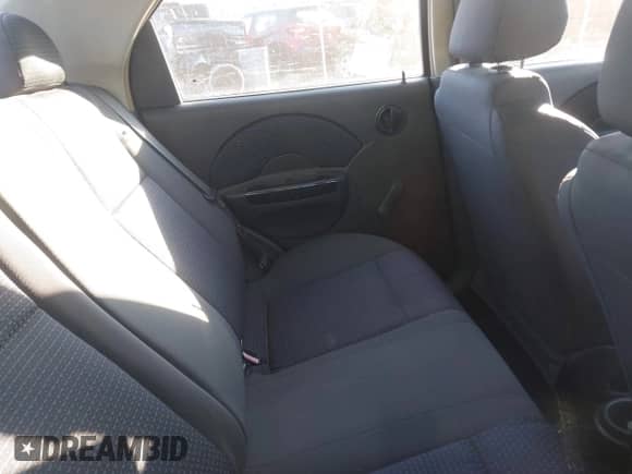 2006 Chevrolet Aveo LS z VIN KL1TD56656B614590, wystawiony jako IAAI lot #41223755 z przebiegiem Nie podano mil oraz . Historia ofert i sprzedaży dostępna na DreamBid. Obrazek 8.