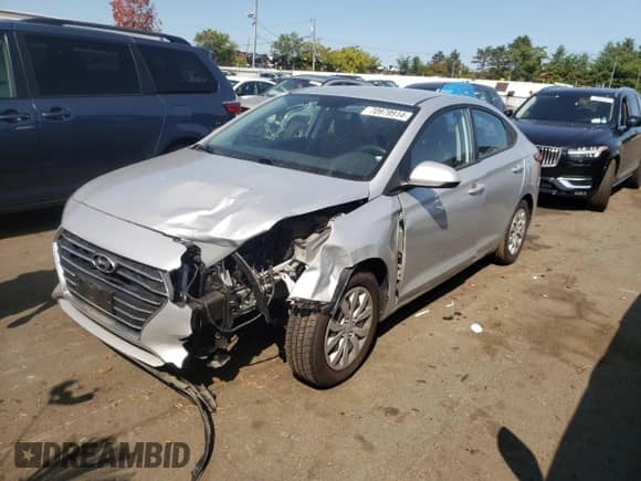 ✅ 2020 Hyundai Accent SE • VIN: 3KPC24A60LE100662 • Lot: 70979914. Wystawiony na Copart z przebiegiem 78 217 mil mil. Skorzystaj z bezpłatnego archiwum sprzedaży aukcyjnych z USA i zobacz szczegółowy raport historii pojazdu na DreamBid. Zdjęcie 1.