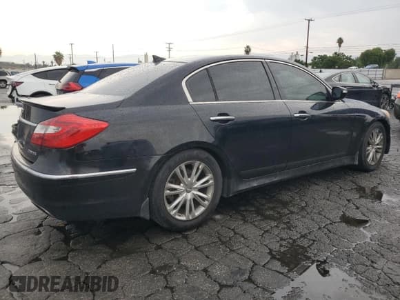 ✅ 2013 Hyundai Genesis 3.8L • VIN: KMHGC4DD4DU231603 • Lot: 59362455. Listed on Copart with 182,561 mi. Free auction sales archive from the USA and detailed vehicle history report at DreamBid. Image 3.