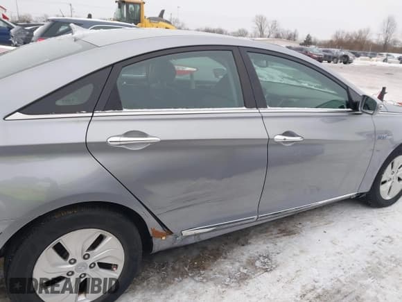 ✅ 2014 Hyundai Sonata Limited • VIN: KMHEC4A4XEA117023 • Lot: 41299461. Wystawiony na IAAI z przebiegiem 154 822 mil. Bezpłatny archiwum sprzedaży aukcyjnych z USA i szczegółowy raport historii pojazdu na DreamBid. Zdjęcie 13.