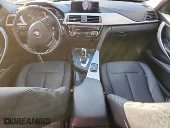 ✅ 2018 BMW 3 Series 320i xDrive • VIN: WBA8E5G5XJNU47973 • Лот: 91187545. Опубликован ранее на Copart с пробегом Не указан. Бесплатный доступ к архиву аукционных продаж из США и подробный отчёт об истории автомобиля на DreamBid. Изображение 8.