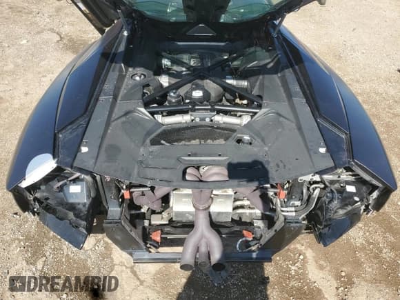 ✅ 2019 Lamborghini Aventador S • VIN: ZHWUV4ZD1KLA08054 • Lot: 70131375. Listed on Copart with 11,046 mi. Free auction sales archive from the USA and detailed vehicle history report at DreamBid. Image 11.