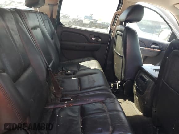 ✅ 2010 Chevrolet Suburban LT • VIN: 1GNUKJE36AR183851 • Lot: 76202814. Wystawiony na Copart z przebiegiem 243 602 mil. Bezpłatny archiwum sprzedaży aukcyjnych z USA i szczegółowy raport historii pojazdu na DreamBid. Zdjęcie 11.