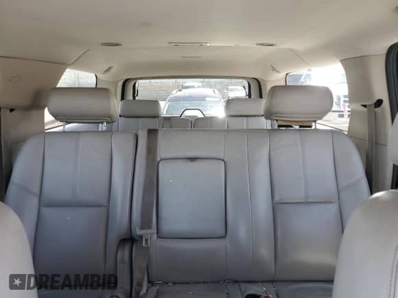 2010 Chevrolet Suburban LT с VIN 1GNUCJE00AR241777, выставлен на аукционе Copart как лот 54056355 с пробегом 172 439 миль миль и Списание • Salvage title. История ставок и продаж доступна на DreamBid. Изображение 10.