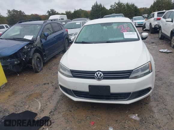 ✅ 2013 Volkswagen Jetta SE • VIN: 3VWDP7AJ2DM373831 • Lot: 43550990. Wystawiony na IAAI z przebiegiem 101 574 mil. Bezpłatny archiwum sprzedaży aukcyjnych z USA i szczegółowy raport historii pojazdu na DreamBid. Zdjęcie 12.
