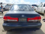 ✅ 2001 Honda Accord LX • VIN: 1HGCG66531A109547 • Lot: 43379624. Wystawiony na IAAI z przebiegiem 256 983 mil. Bezpłatny archiwum sprzedaży aukcyjnych z USA i szczegółowy raport historii pojazdu na DreamBid. Zdjęcie 16.