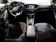 ✅ 2019 Hyundai Ioniq Blue • VIN: KMHC65LC3KU166664 • Lot: 81322424. Wystawiony na Copart z przebiegiem 123 162 mil. Bezpłatny archiwum sprzedaży aukcyjnych z USA i szczegółowy raport historii pojazdu na DreamBid. Zdjęcie 8.