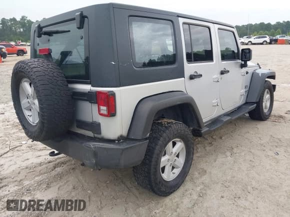 ✅ 2008 Jeep Wrangler Unlimited X • VIN: 1J4GA39148L526953 • Lot: 42924847. Wystawiony na IAAI z przebiegiem 155 722 mil. Bezpłatny archiwum sprzedaży aukcyjnych z USA i szczegółowy raport historii pojazdu na DreamBid. Zdjęcie 4.