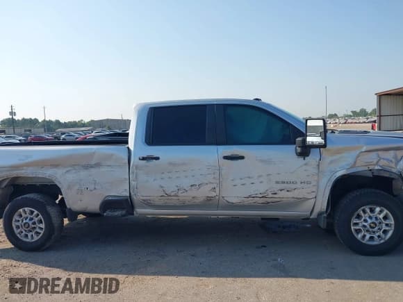 ✅ 2020 Chevrolet Silverado 2500HD Work Truck • VIN: 1GC1WLEY0LF305275 • Lot: 43217377. Listed on IAAI with 116,239 mi. Free auction sales archive from the USA and detailed vehicle history report at DreamBid. Image 6.