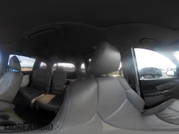 ✅ 2015 Honda Odyssey Touring Elite • VIN: 5FNRL5H90FB085379 • Lot: 43815866. Wystawiony na IAAI z przebiegiem 146 049 mil. Bezpłatny archiwum sprzedaży aukcyjnych z USA i szczegółowy raport historii pojazdu na DreamBid. Zdjęcie 18.