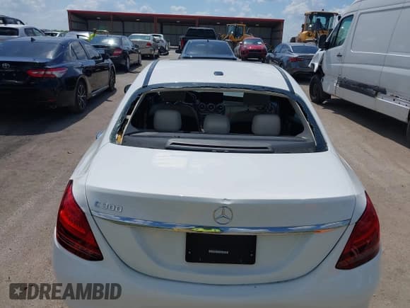 ✅ 2019 Mercedes-Benz C 300 • VIN: 55SWF8DB6KU300650 • Lot: 42540472. Listed on IAAI with 42,548 mi. Free auction sales archive from the USA and detailed vehicle history report at DreamBid. Image 6.