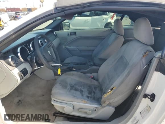 ✅ 2007 Ford Mustang Deluxe • VIN: 1ZVFT84NX75272930 • Lot: 61072165. Listed on Copart with 137,513 mi. Free auction sales archive from the USA and detailed vehicle history report at DreamBid. Image 7.