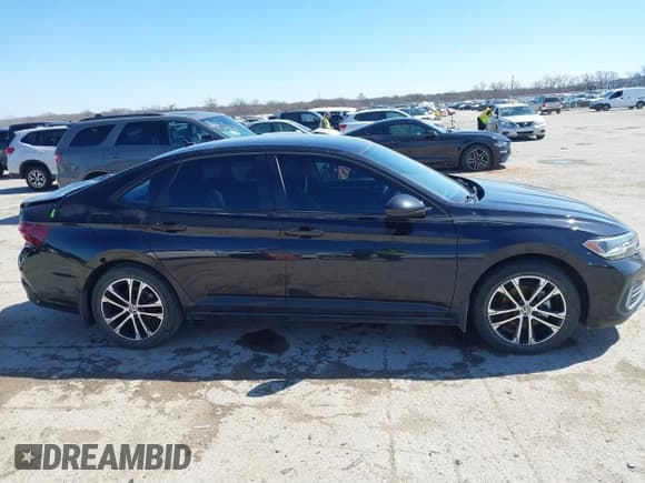 ✅ 2022 Volkswagen Jetta Sport • VIN: 3VWBM7BU5NM025886 • Lot: 41711819. Listed on IAAI with 54,945 mi. Free auction sales archive from the USA and detailed vehicle history report at DreamBid. Image 13.