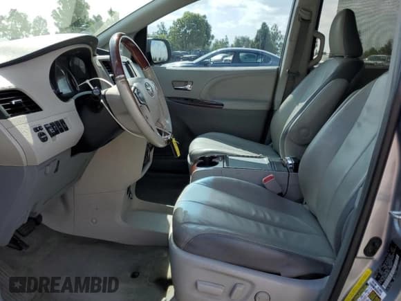 ✅ 2013 Toyota Sienna XLE AAS • VIN: 5TDYK3DC6DS371279 • Lot: 80127505. Wystawiony na Copart z przebiegiem 137 003 mil. Bezpłatny archiwum sprzedaży aukcyjnych z USA i szczegółowy raport historii pojazdu na DreamBid. Zdjęcie 7.