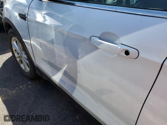 ✅ 2017 Ford Escape SE • VIN: 1FMCU9GD5HUB83135 • Lot: 42370124. Wystawiony na IAAI z przebiegiem 68 638 mil. Bezpłatny archiwum sprzedaży aukcyjnych z USA i szczegółowy raport historii pojazdu na DreamBid. Zdjęcie 1.