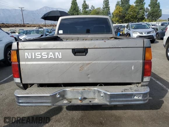 ✅ 1987 Nissan Hardbody E • VIN: JN6ND11SXHW014073 • Lot: 78956934. Wystawiony na Copart z przebiegiem 381 885 mil. Bezpłatny archiwum sprzedaży aukcyjnych z USA i szczegółowy raport historii pojazdu na DreamBid. Zdjęcie 6.
