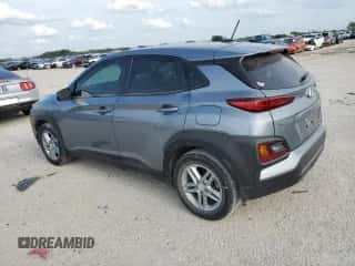 2020 Hyundai Kona SE с VIN KM8K12AA4LU401634, выставлен на аукционе Copart как лот 50210943 с пробегом 20 549 миль миль и . История ставок и продаж доступна на DreamBid. Изображение 2.