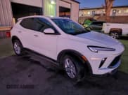 ✅ 2025 Buick Encore GX Preferred • VIN: KL4AMBSL5SB149551 • Лот: 94321695. Опубликован ранее на Copart с пробегом 14 383 миль. Бесплатный доступ к архиву аукционных продаж из США и подробный отчёт об истории автомобиля на DreamBid. Изображение 4.