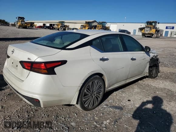 ✅ 2024 Nissan Altima SL • VIN: 1N4BL4EV9RN391456 • Lot: 82616465. Wystawiony na Copart z przebiegiem 98 488 mil. Bezpłatny archiwum sprzedaży aukcyjnych z USA i szczegółowy raport historii pojazdu na DreamBid. Zdjęcie 3.