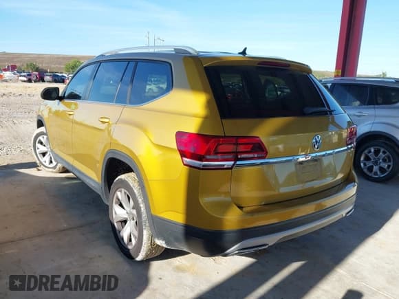 ✅ 2018 Volkswagen Atlas S • VIN: 1V2AR2CAXJC525334 • Lot: 42247997. Listed on IAAI with 268,647 mi. Free auction sales archive from the USA and detailed vehicle history report at DreamBid. Image 3.