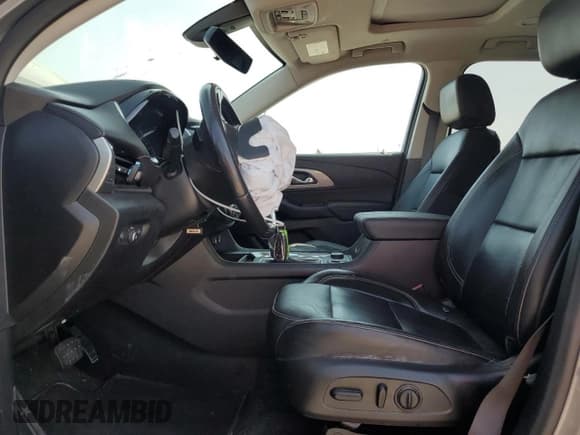 ✅ 2020 Chevrolet Traverse LT • VIN: 1GNEVHKW0LJ259892 • Lot: 81044815. Wystawiony na Copart z przebiegiem 99 296 mil. Bezpłatny archiwum sprzedaży aukcyjnych z USA i szczegółowy raport historii pojazdu na DreamBid. Zdjęcie 7.