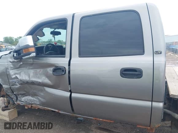 ✅ 2006 Chevrolet Silverado 2500HD LT3 • VIN: 1GCHK23D36F183567 • Лот: 42841319. Опубликован ранее на IAAI с пробегом 184 029 миль. Бесплатный доступ к архиву аукционных продаж из США и подробный отчёт об истории автомобиля на DreamBid. Изображение 14.