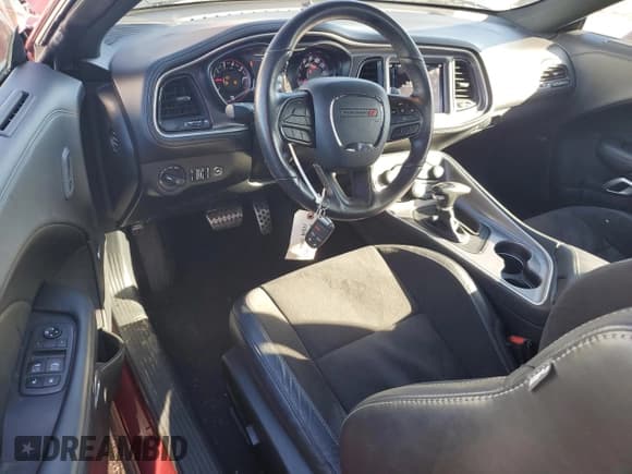 ✅ 2021 Dodge Challenger GT • VIN: 2C3CDZKG1MH501078 • Lot: 82567635. Wystawiony na Copart z przebiegiem 29 649 mil. Bezpłatny archiwum sprzedaży aukcyjnych z USA i szczegółowy raport historii pojazdu na DreamBid. Zdjęcie 8.