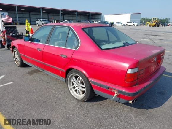 ✅ 1994 BMW 5 Series • VIN: WBAHE6317RGF25847 • Lot: 42413818. Wystawiony na IAAI z przebiegiem 213 166 mil. Bezpłatny archiwum sprzedaży aukcyjnych z USA i szczegółowy raport historii pojazdu na DreamBid. Zdjęcie 3.