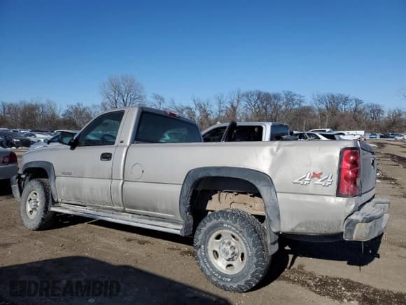 ✅ 2005 Chevrolet Silverado 2500HD Work Truck • VIN: 1GCHK24U25E340637 • Лот: 45871295. Опубликован ранее на Copart с пробегом 108 189 миль. Бесплатный доступ к архиву аукционных продаж из США и подробный отчёт об истории автомобиля на DreamBid. Изображение 2.