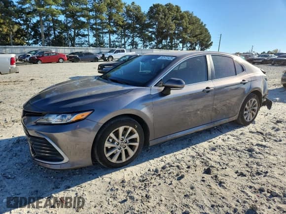 ✅ 2024 Toyota Camry LE • VIN: 4T1R11AK9RU252888 • Лот: 82572425. Опубликован ранее на Copart с пробегом 65 119 миль. Бесплатный доступ к архиву аукционных продаж из США и подробный отчёт об истории автомобиля на DreamBid. Изображение 1.