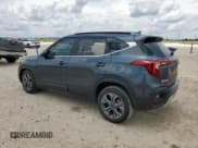 ✅ 2024 Kia Seltos S • VIN: KNDEU2AA5R7618660 • Lot: 64788375. Wystawiony na Copart z przebiegiem 12 175 mil. Bezpłatny archiwum sprzedaży aukcyjnych z USA i szczegółowy raport historii pojazdu na DreamBid. Zdjęcie 2.