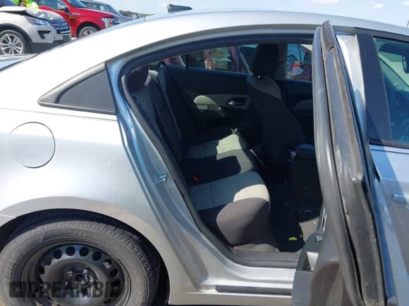 2013 Chevrolet Cruze LS z VIN 1G1PA5SH5D7145164, wystawiony jako IAAI lot #43294377 z przebiegiem 191 872 mil mil oraz . Historia ofert i sprzedaży dostępna na DreamBid. Obrazek 8.