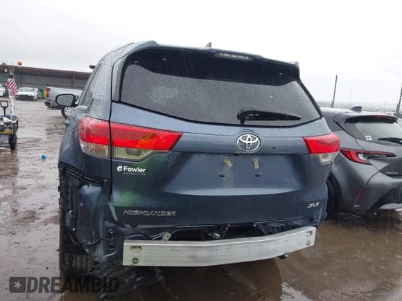 ✅ 2019 Toyota Highlander XLE • VIN: 5TDKZRFH9KS322443 • Лот: 43049455. Опубликован ранее на IAAI с пробегом 64 044 миль. Бесплатный доступ к архиву аукционных продаж из США и подробный отчёт об истории автомобиля на DreamBid. Изображение 17.