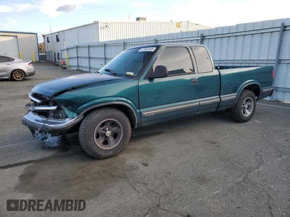 ✅ 1998 Chevrolet S-10 LS • VIN: 1GCCS19X2W8119191 • Лот: 47987845. Опубликован ранее на Copart с пробегом 122 417 миль. Бесплатный доступ к архиву аукционных продаж из США и подробный отчёт об истории автомобиля на DreamBid. Изображение 1.
