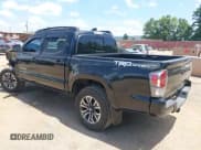 ✅ 2022 Toyota Tacoma SR5 • VIN: 3TMAZ5CN9NM166049 • Lot: 42707154. Wystawiony na IAAI z przebiegiem 40 252 mil. Bezpłatny archiwum sprzedaży aukcyjnych z USA i szczegółowy raport historii pojazdu na DreamBid. Zdjęcie 3.