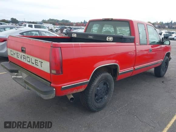 1995 Chevrolet Silverado 1500 z VIN 1GCEK19KXSE149077, wystawiony jako IAAI lot #43593632 z przebiegiem 193 001 mil mil oraz . Historia ofert i sprzedaży dostępna na DreamBid. Obrazek 4.