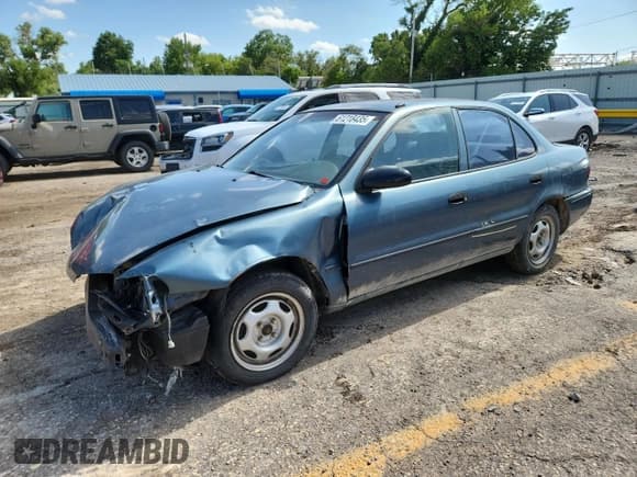 ✅ 1994 Geo Prizm • VIN: 1Y1SK5364RZ105581 • Lot: 61218435. Wystawiony na Copart z przebiegiem 236 852 mil. Bezpłatny archiwum sprzedaży aukcyjnych z USA i szczegółowy raport historii pojazdu na DreamBid. Zdjęcie 1.